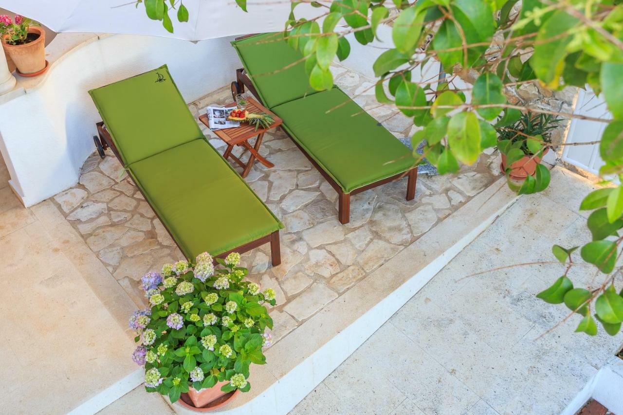Holiday Home Lola, Sea On A Palm! Heated Pool Trogir Dış mekan fotoğraf