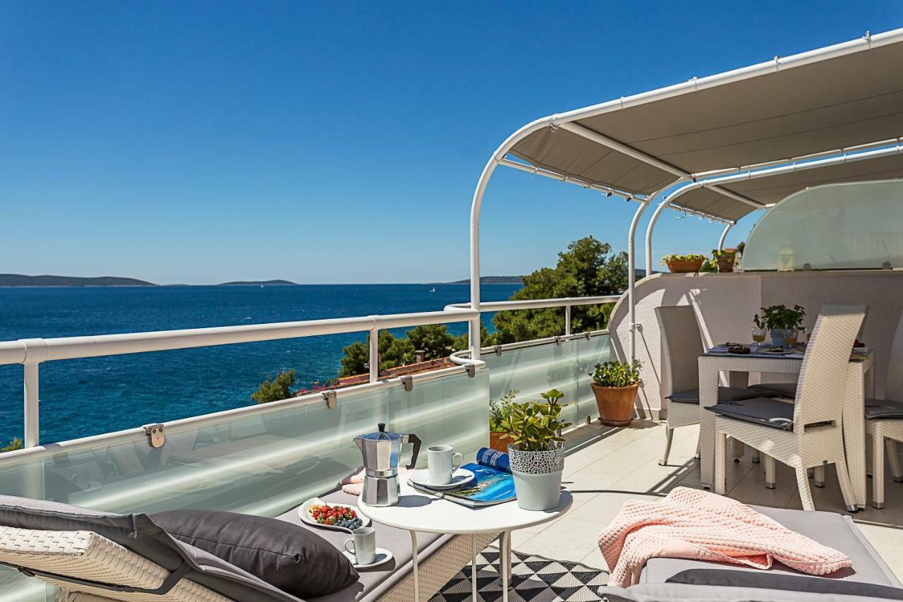 Holiday Home Lola, Sea On A Palm! Heated Pool Trogir Dış mekan fotoğraf