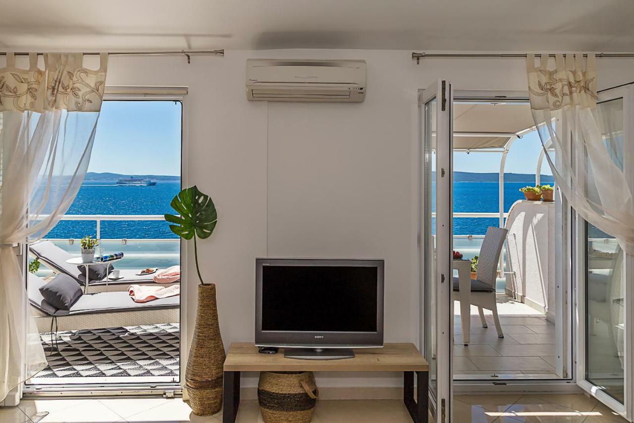 Holiday Home Lola, Sea On A Palm! Heated Pool Trogir Dış mekan fotoğraf