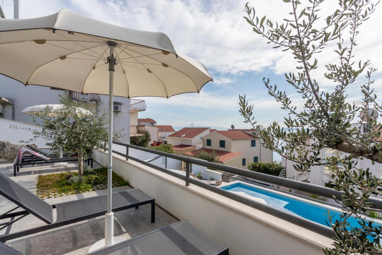 Holiday Home Lola, Sea On A Palm! Heated Pool Trogir Dış mekan fotoğraf