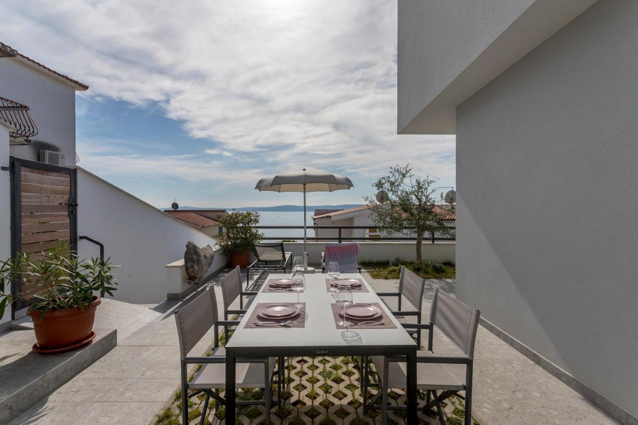 Holiday Home Lola, Sea On A Palm! Heated Pool Trogir Dış mekan fotoğraf