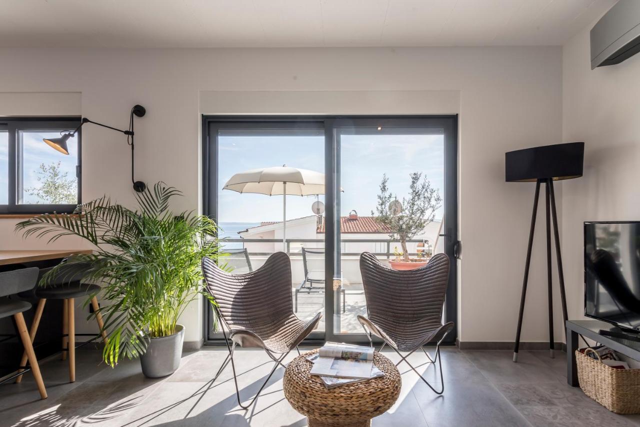Holiday Home Lola, Sea On A Palm! Heated Pool Trogir Dış mekan fotoğraf