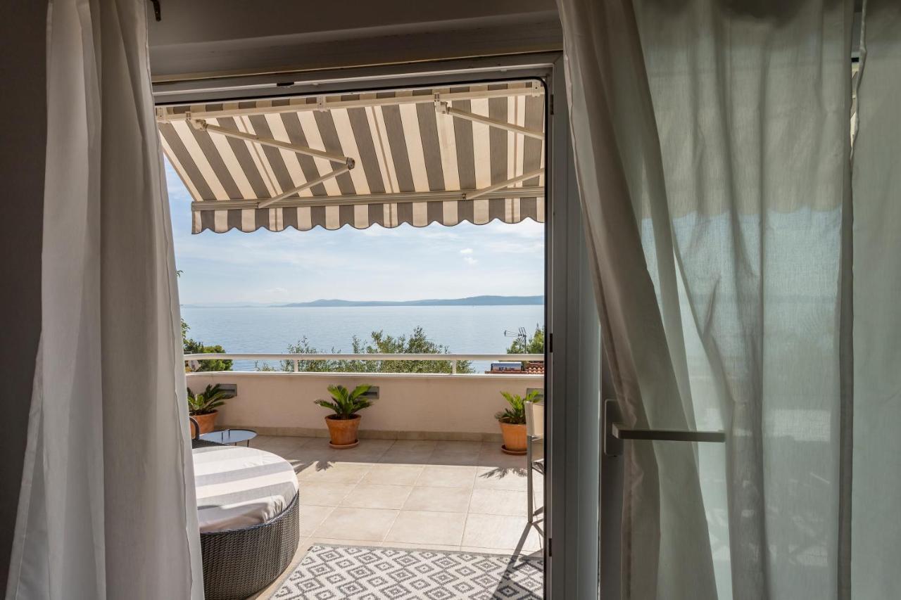 Holiday Home Lola, Sea On A Palm! Heated Pool Trogir Dış mekan fotoğraf
