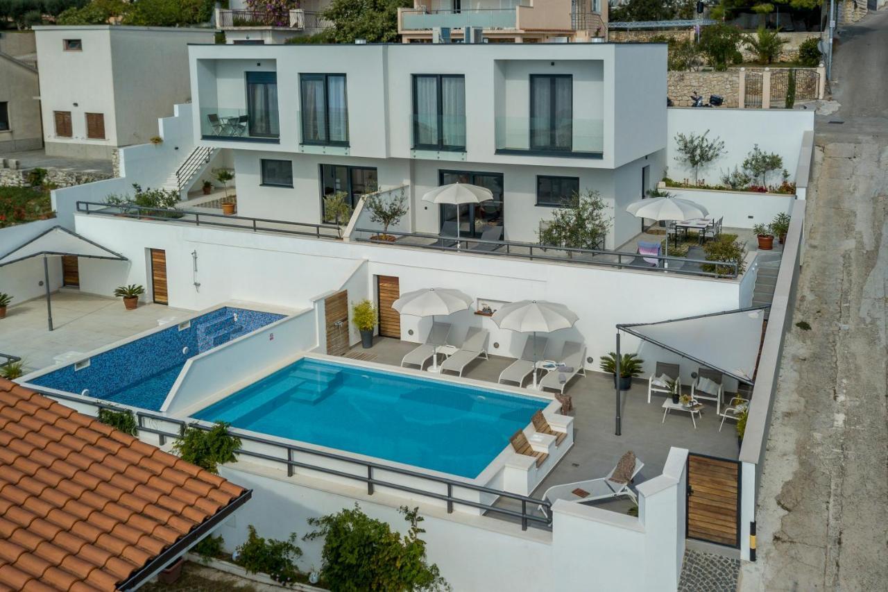 Holiday Home Lola, Sea On A Palm! Heated Pool Trogir Dış mekan fotoğraf