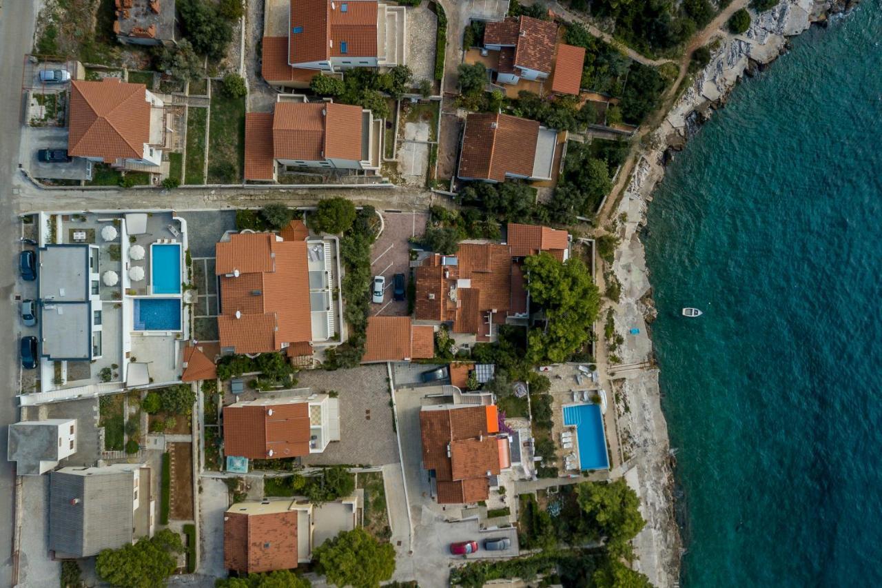 Holiday Home Lola, Sea On A Palm! Heated Pool Trogir Dış mekan fotoğraf
